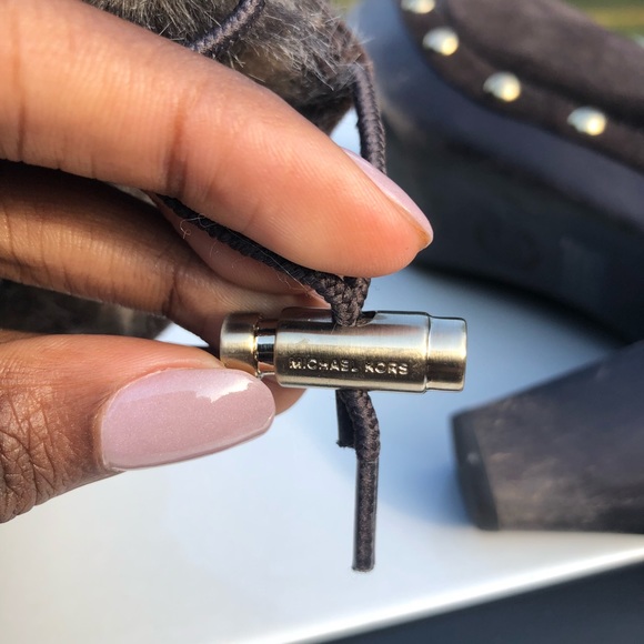 Michael Kors fashion boots. - Picture 3 of 4